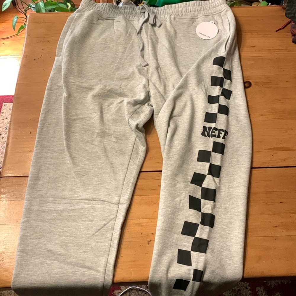 NWT- NEFF Joggers- Grey W/ Racing Checks- Size XL- 3 Pocket Style
